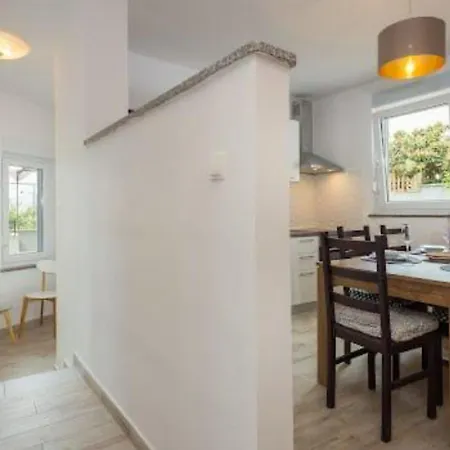 Apartman Alice - Lovely Terrace & Garage - Happy *