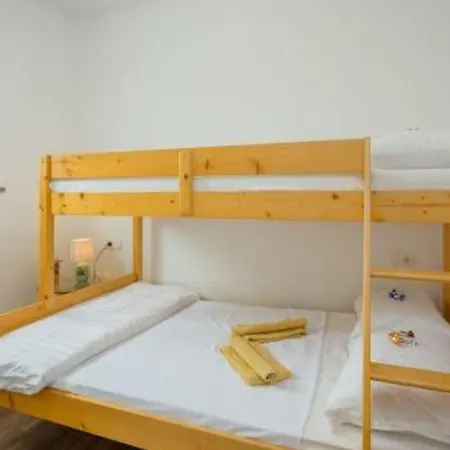 Alice Close To Centre - Happy Апартаменты Пула