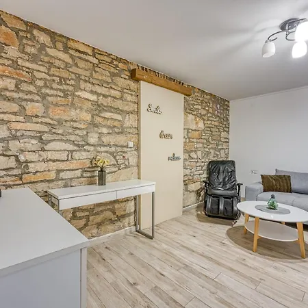 Apartman Alice - Lovely Terrace & Garage - Happy