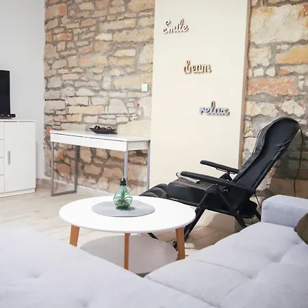 Apartman Alice - Lovely Terrace & Garage - Happy Pula