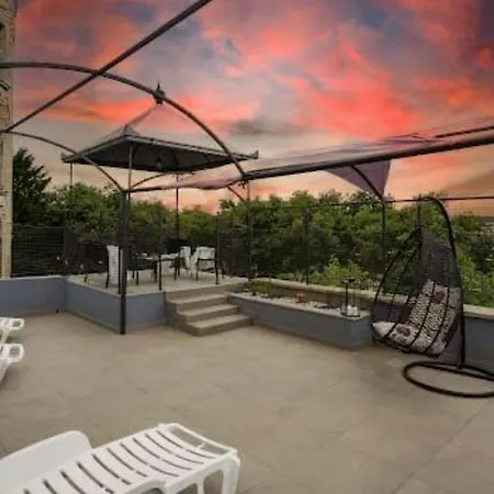Alice - Lovely Terrace & Garage - Happy Pula