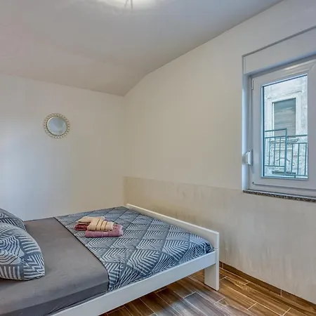 Apartman Alice - Lovely Terrace & Garage - Happy *
